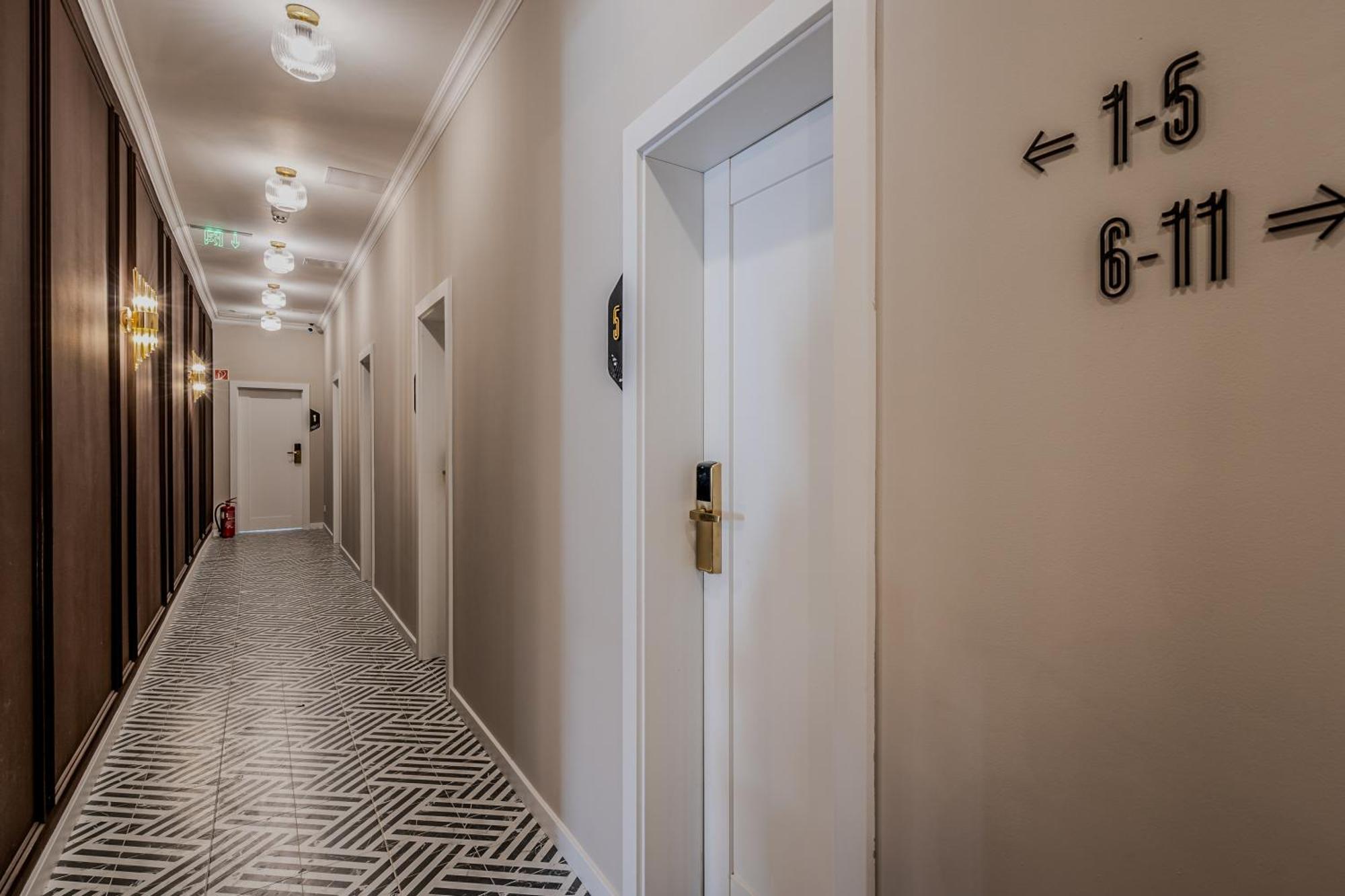 Timeless Boutique Suites By Bqa Budapest Exteriör bild