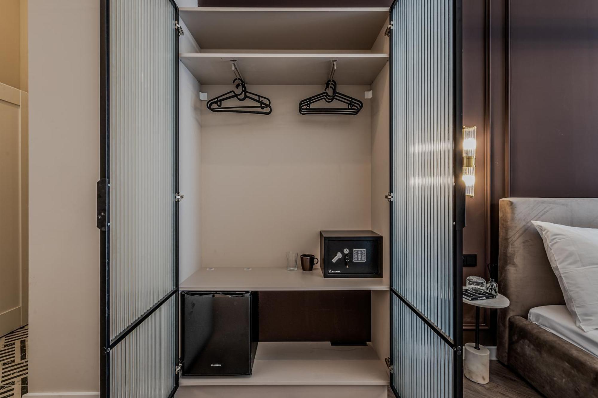 Timeless Boutique Suites By Bqa Budapest Exteriör bild